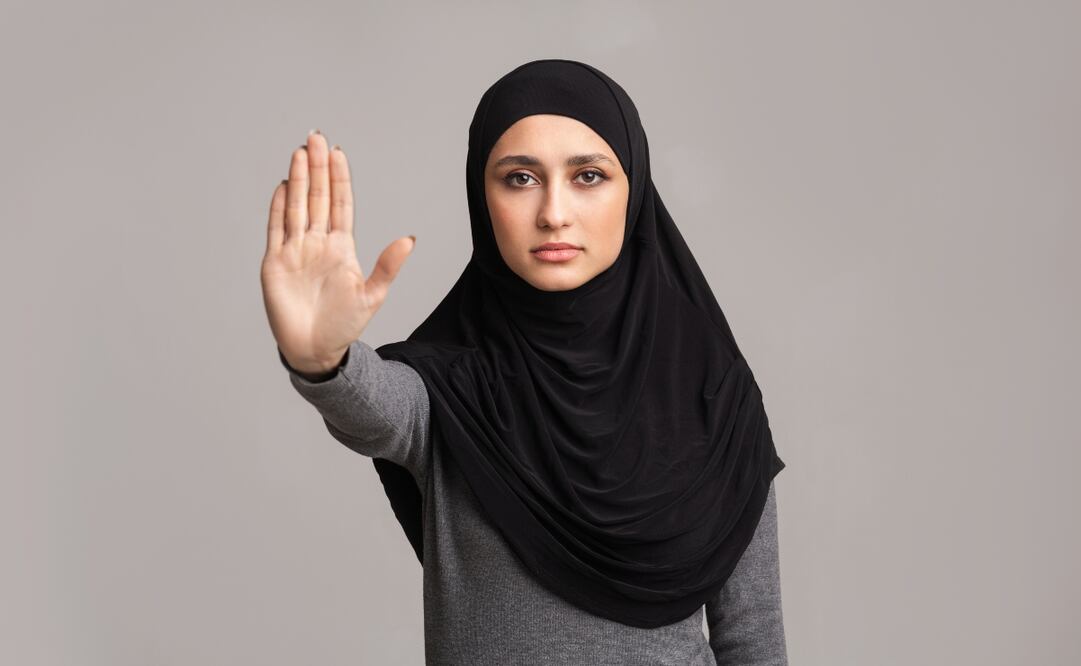 Hasta hace poco tiempo, en Arabia Saudita una mujer no podía buscar atención médica sin autorización de un tutor masculino. Foto: iStock