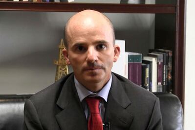 El director de Pemex, José Antonio González Anaya, felicita a EL UNIVERSAL