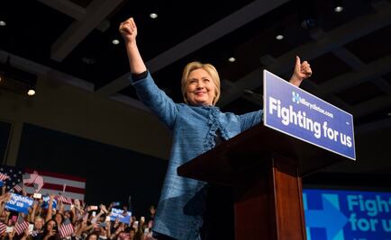 Promete Clinton que la mitad de su gabinete serán mujeres