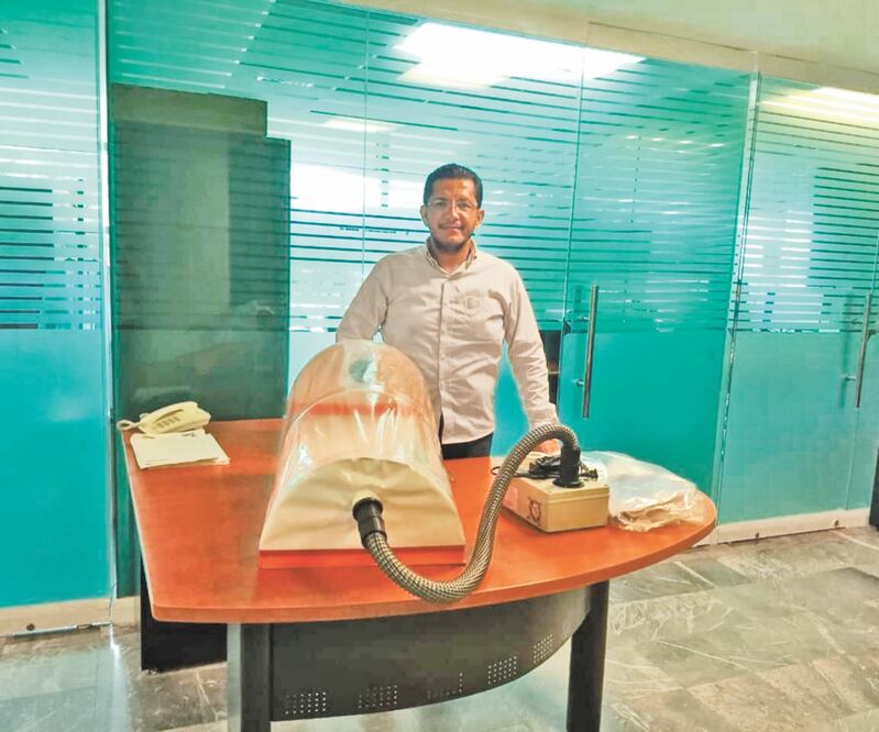 Alexis Lazo comenta que sus cápsulas tienen el aval del sector Salud, porque ya son utilizadas por personal médico en un hospital de Comalcalco, uno de los municipios con más alto índice de contagios de coronavirus.FOTOS: CORTESÍA ALEXIS LAZO Y LUMA LÓPEZ