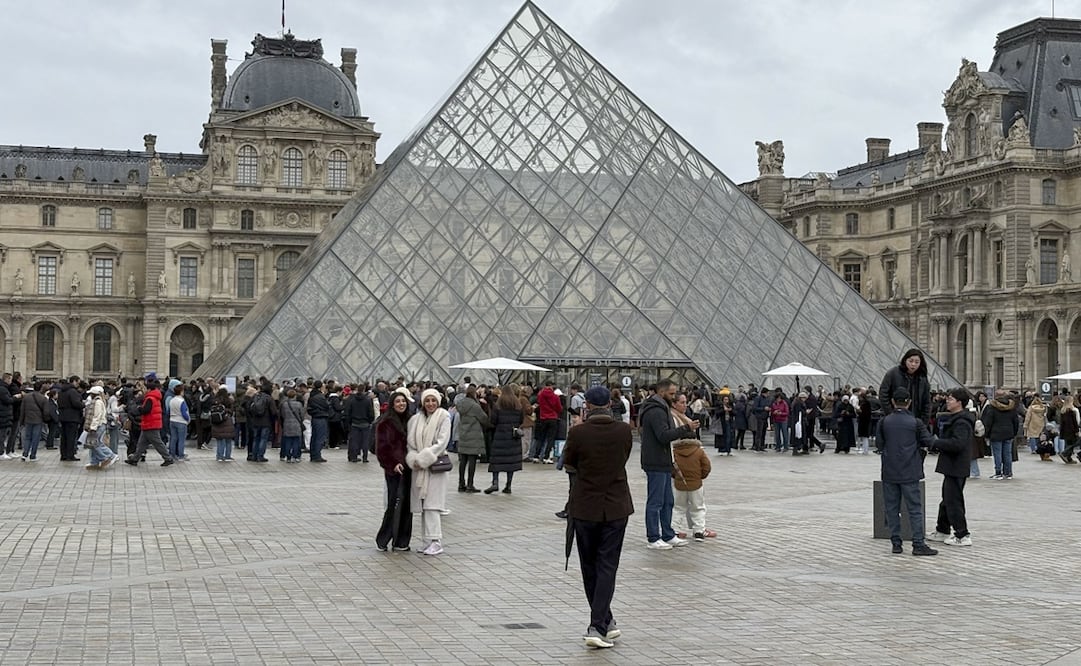 El Museo del Louvre de París, el más visitado del mundo con casi nueve millones de personas al año. Foto: EFE/ Pol Lloberas Cardona.