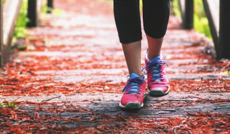 Baja de peso con caminatas en casa 