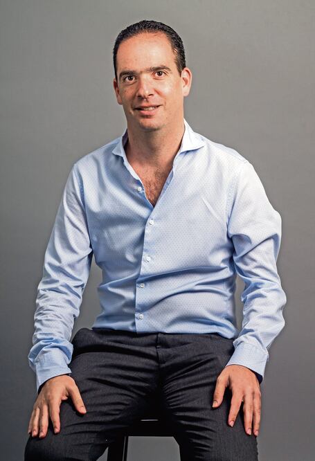 Es catedrático, habla seis idiomas, tiene maestrías y dirige el Instituto Cruyff (ARELI MARTÍNEZ. EL UNIVERSAL)