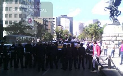 Manifestantes afectan circulación en avenida Juárez