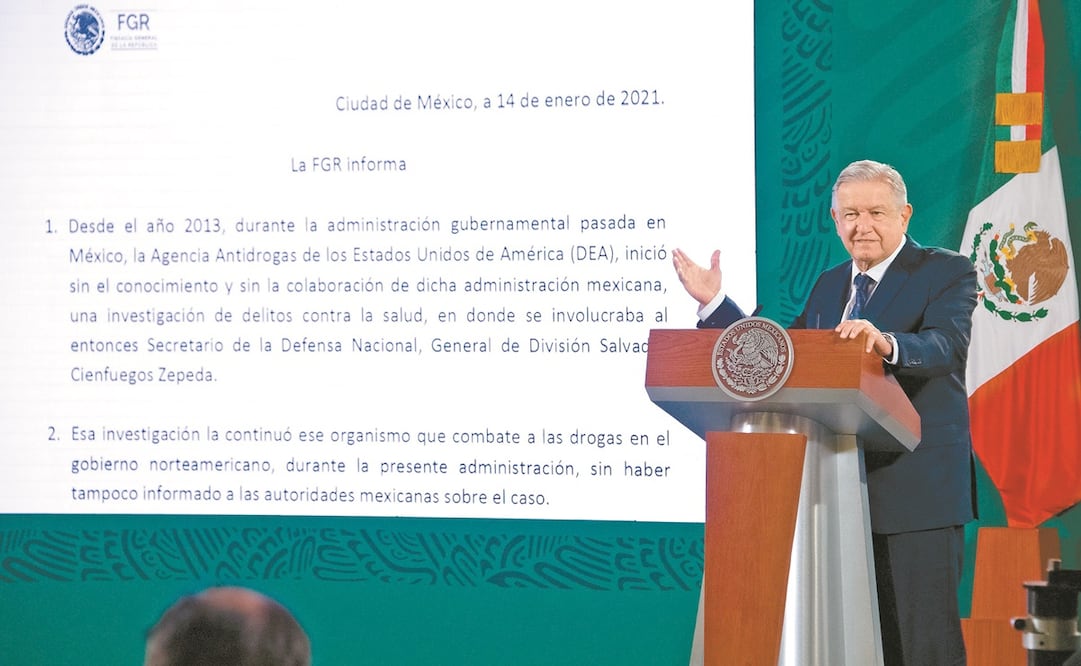 El presidente Andrés Manuel López Obrador difundió en su conferen- cia matutina las pruebas que EU recabó contra Cienfuegos. Foto: EFE