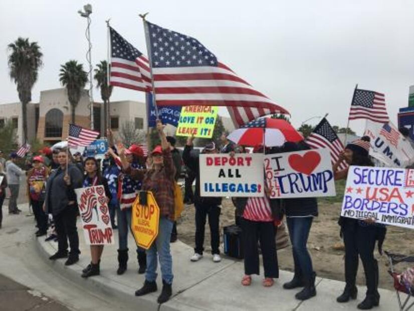 En medio de protestas, Trump llega a California para ver prototipos de su muro