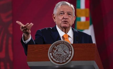 Impone AMLO a experto en computación para atender migrantes