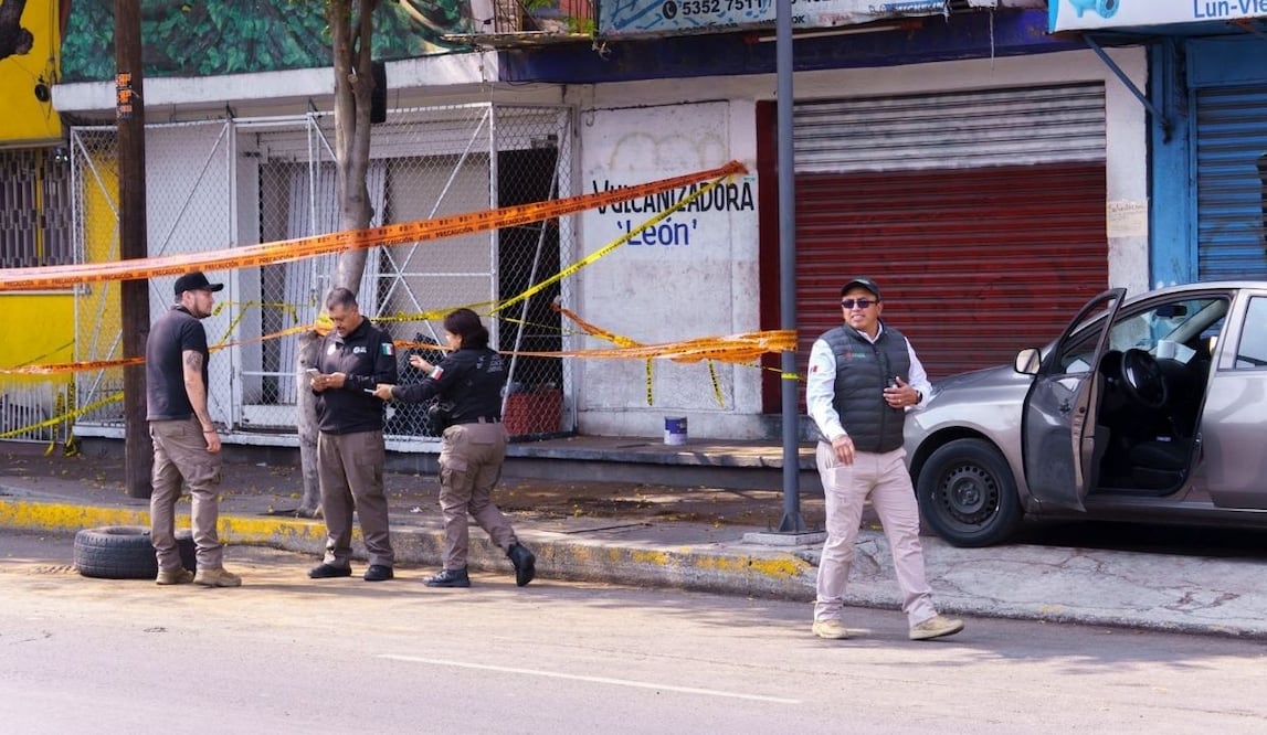 Pemex resguarda toma clandestina de turbosina en Azcapotzalco; hallan 27 bidones. Foto: Osmar Alvarado