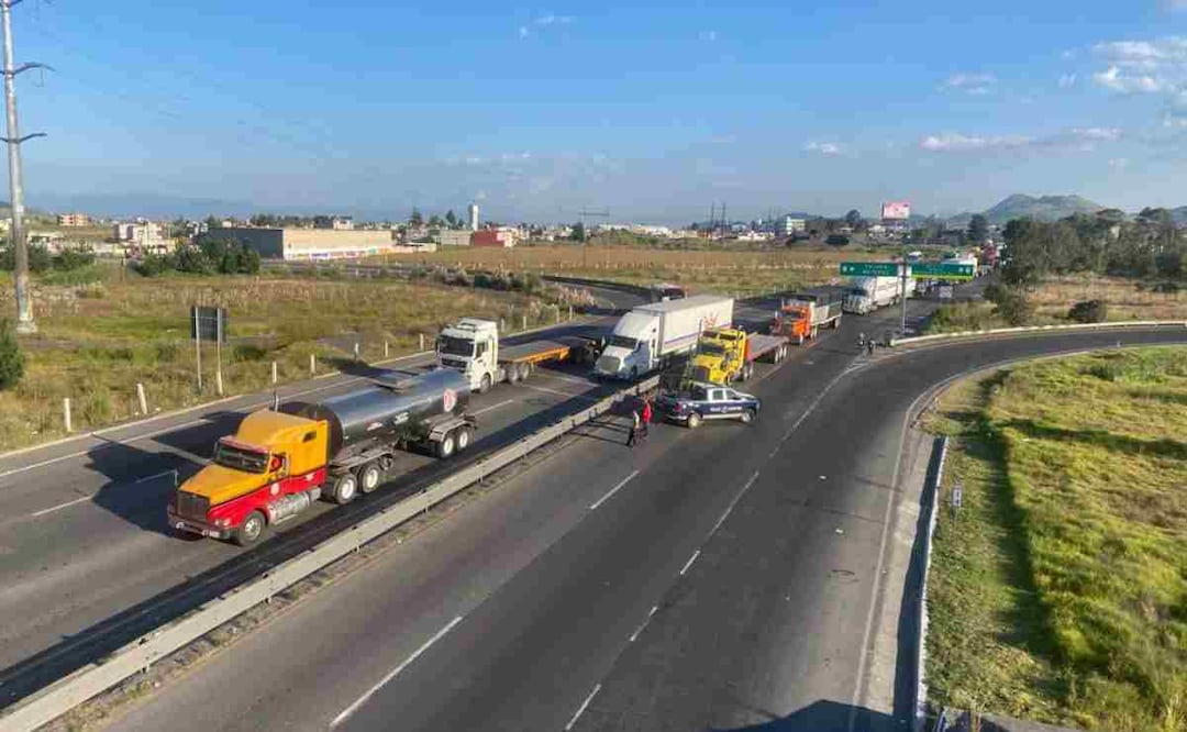 Retiran bloqueo después de 7 horas en carretera Toluca - Atlacomulco. Foto: Especial