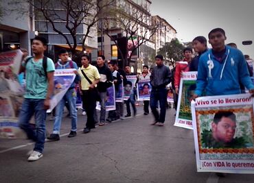 Padres de los 43 finalizan mitin en SCJN