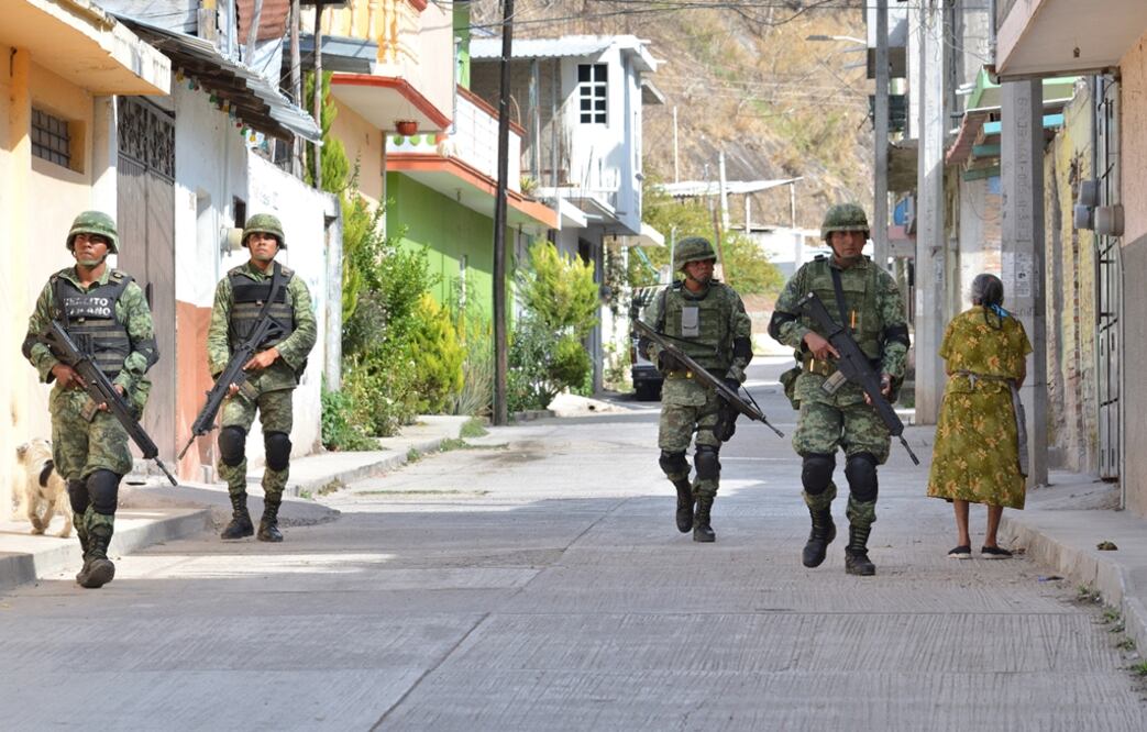 Las noches desoladas en Chilapa no son casuales. Están invadidas de miedo, de terror. A punta de balas, de muertes, de desapariciones han empujado a los pobladores al encierro, al silencio voluntario. Foto: Salvador Cisneros