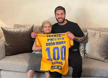 Gignac cumplió sueño de abuelita aficionada de Tigres