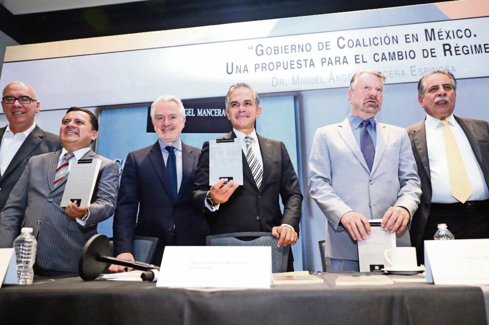 Dante Delgado, Manuel Granados, Santiago Creel, Miguel Ángel Mancera, Jorge Castañeda y Jesús Ortega, ayer en la presentación del libro del ex mandatario capitalino (LUCÍA GODÍNEZ. EL UNIVERSAL)