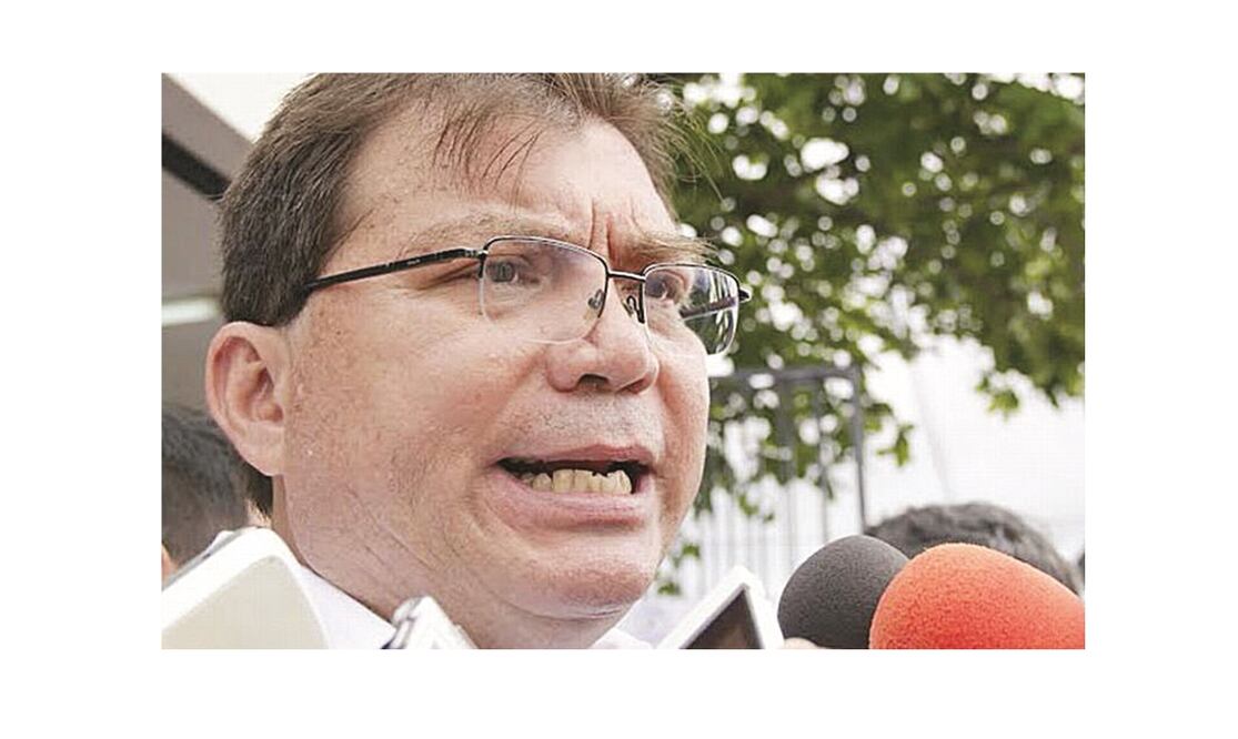 Todos contra el secretario de Salud