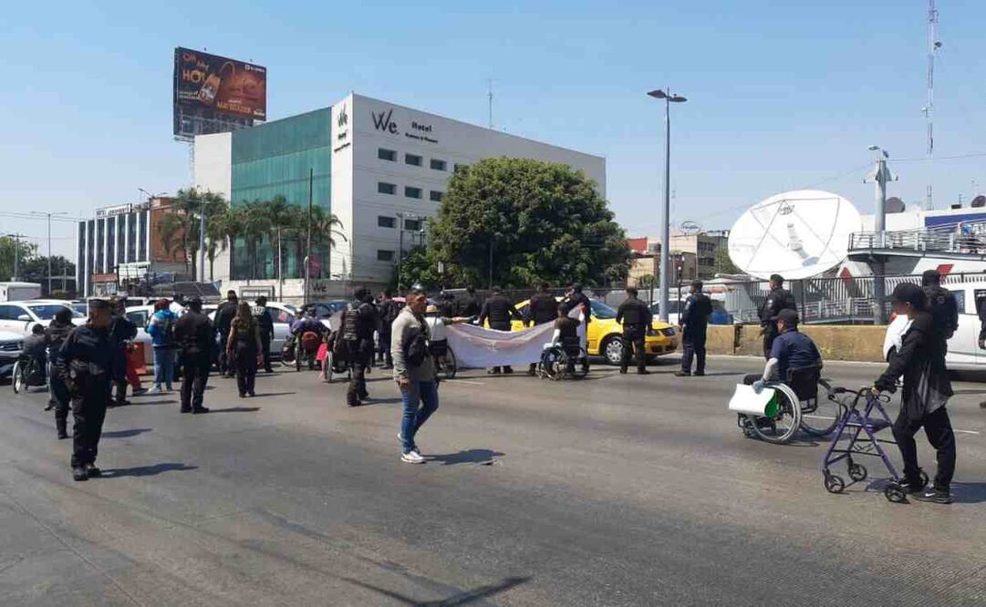 El bloqueo fue en la avenida Carlos León, así como carriles del Circuito Interior, y terminó alrededor de las 5 de la tarde, después de lograr entablar un diálogo con las autoridades correspondientes. Foto: Especial