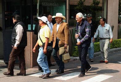 Campesinos dejan mesa de diálogo; Delgado ofrece acuerdos en lo oscurito, acusan