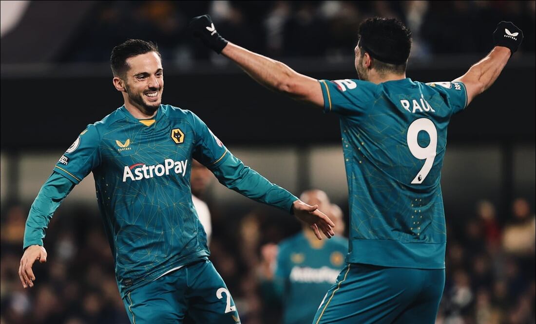 Jiménez le bajó el balón a su compañero para que abriera el marcador. FOTO: @Wolves