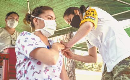 Crónica: Seguridad y nervios, los sentimientos del personal privado al ser vacunados