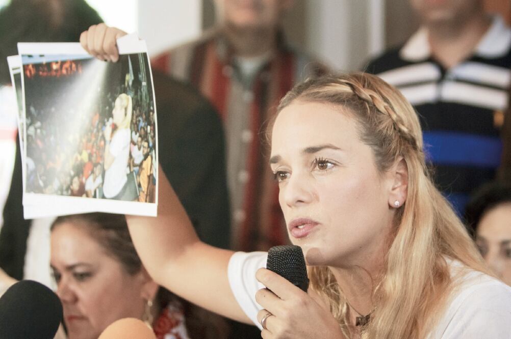 Alarma. Lilian Tintori denunció ayer lo que llamó “terrorismo de Estado”, tras el asesinato de Luis Manuel Díaz (XINHUA)