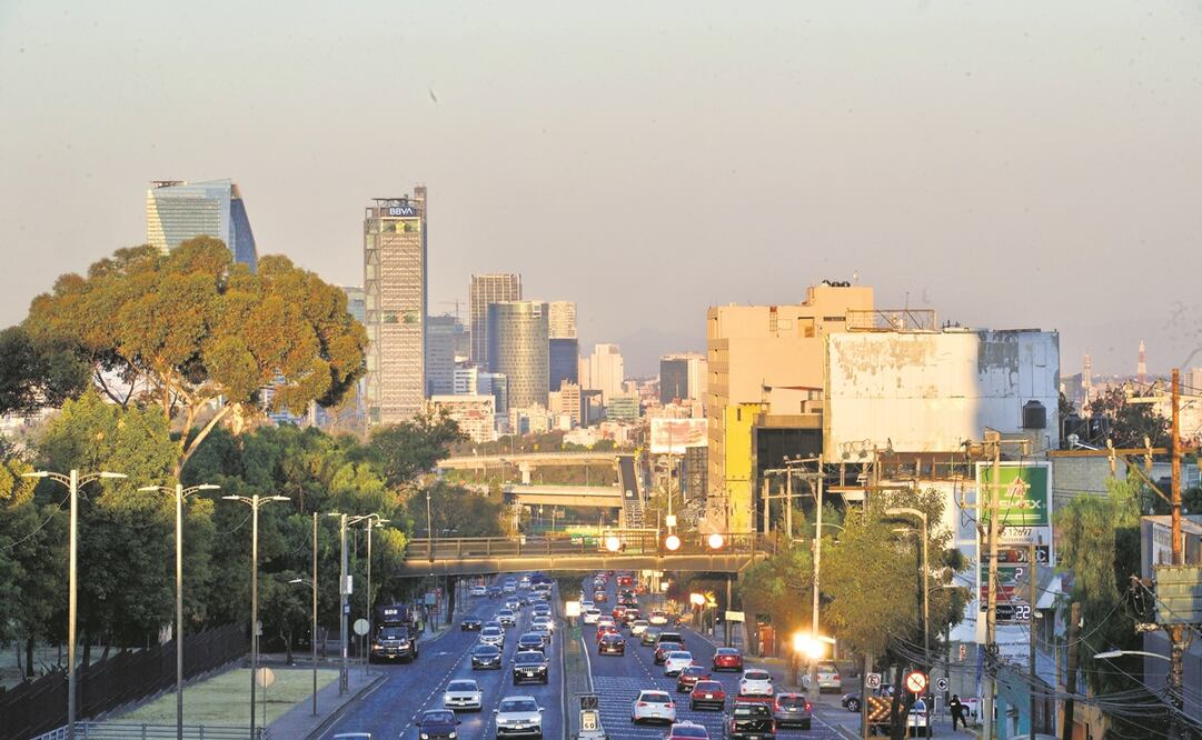 La CAMe informó que el sistema que ocasionó estabilidad atmosférica perdió intensidad, lo que permitió una mayor dispersión de las partículas PM2.5, por lo que se levantó la contingencia en la CDMX. Foto: Germán Espinosa