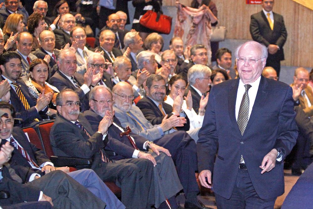 José Narro Robles, rector de la Universidad Nacional Autónoma de México, presentó los principales logros de su periodo (2007-2015) en la Sala Miguel Covarrubias del Centro Cultural Universitario (LUCÍA GODÍNEZ. EL UNIVERSAL)