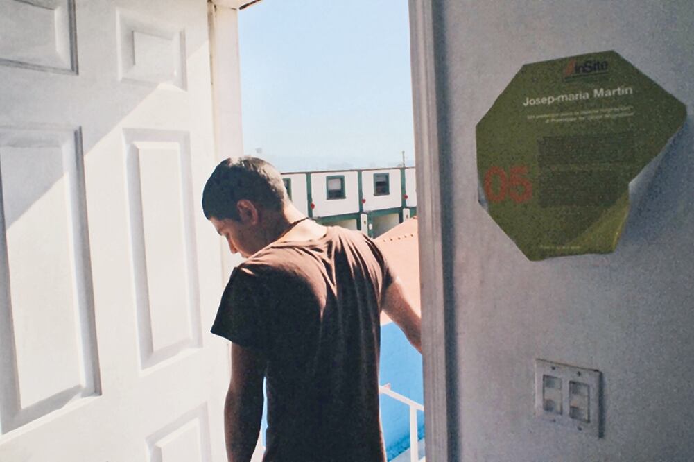 El documental retrata la soledad de Hugo, quien huye a Tijuana (CORTESÍA)