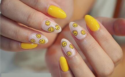 Nail art con caritas felices, la tendencia para alegrarte el día 