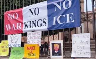 "No a los reyes, no a la guerra"; ciudadanos estadounidenses se manifiestan en San Miguel de Allende contra políticas de Donald Trump