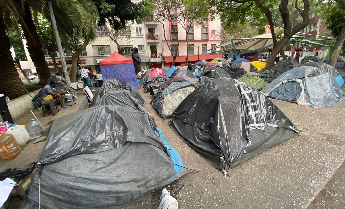 Presenta Comar diagnóstico sobre puntos de concentración de migrantes en CDMX, a vecinos que piden su reubicación. Foto: Alberto Acosta