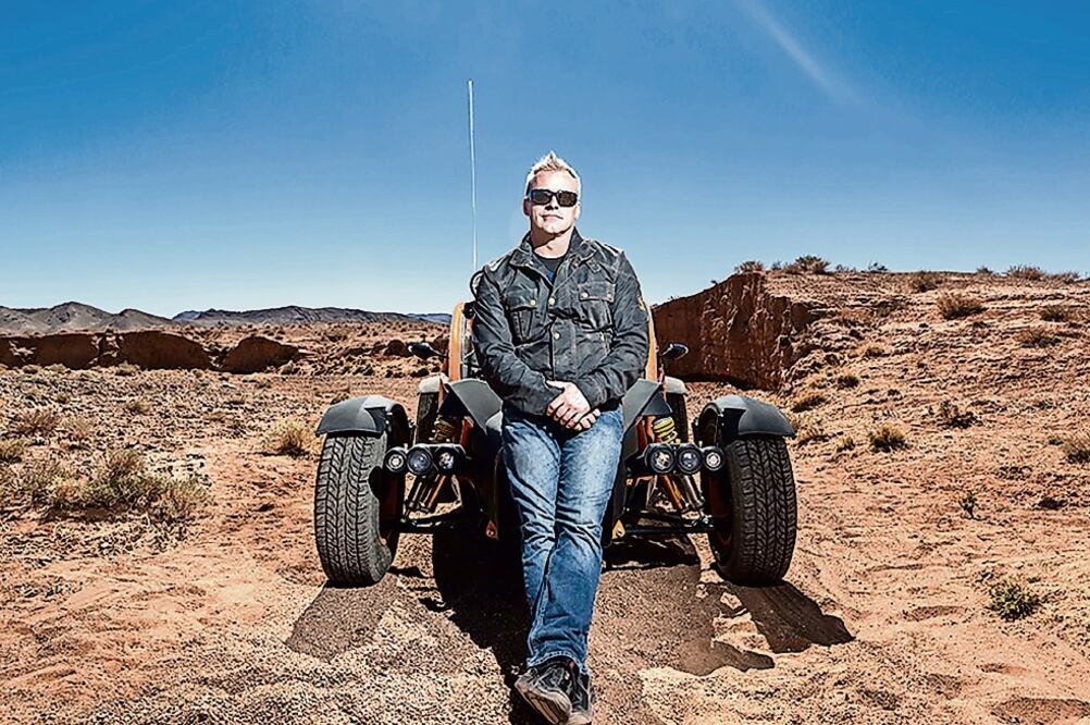 Matt LeBlanc toma un descanso durante su recorrido por Marruecos (CORTESÍA BBC)