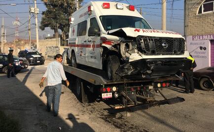 Roba ambulancia, la choca e intenta darse a la fuga en Toluca