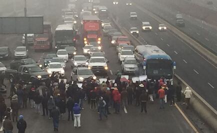 Por detenciones, habitantes de Salazar protestan en la México-Toluca