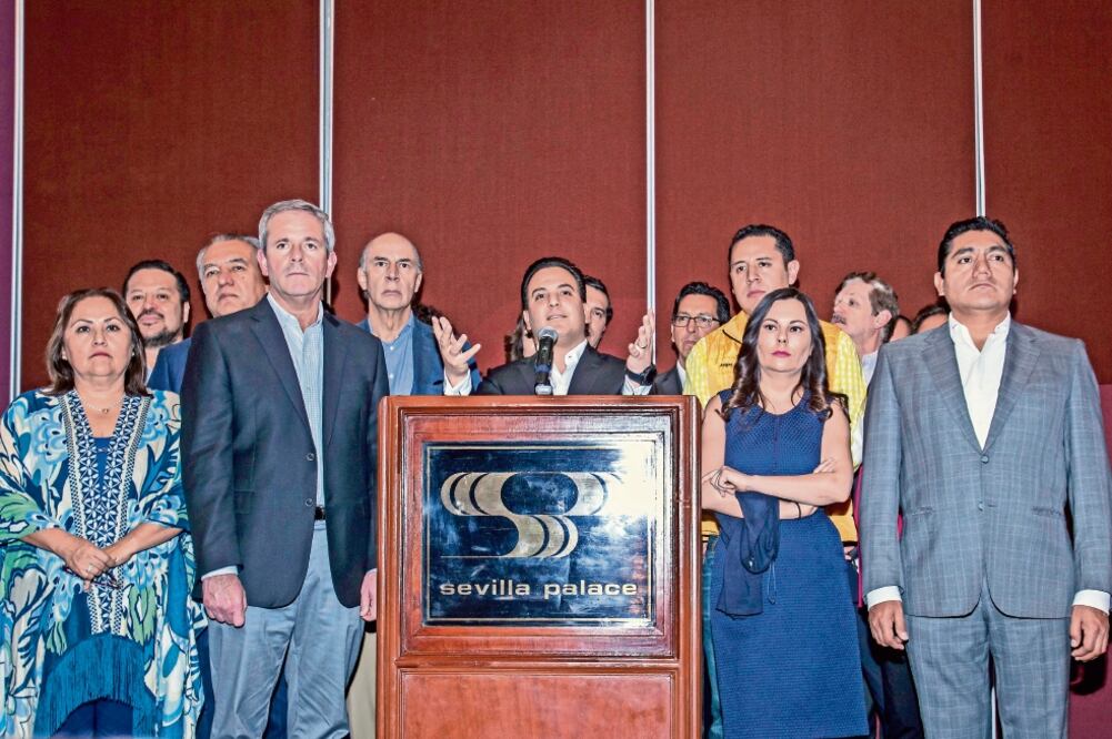 Representantes de la coalición Por México al Frente acusaron a la PGR de usar la secrecía con fines políticos y calumniar a Ricardo Anaya (CAMILA MATA. EL UNIVERSAL)