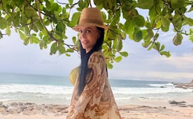 Maribel Guardia presume abdomen de acero en bikini amarillo y sorprende a sus seguidores a los 67 años