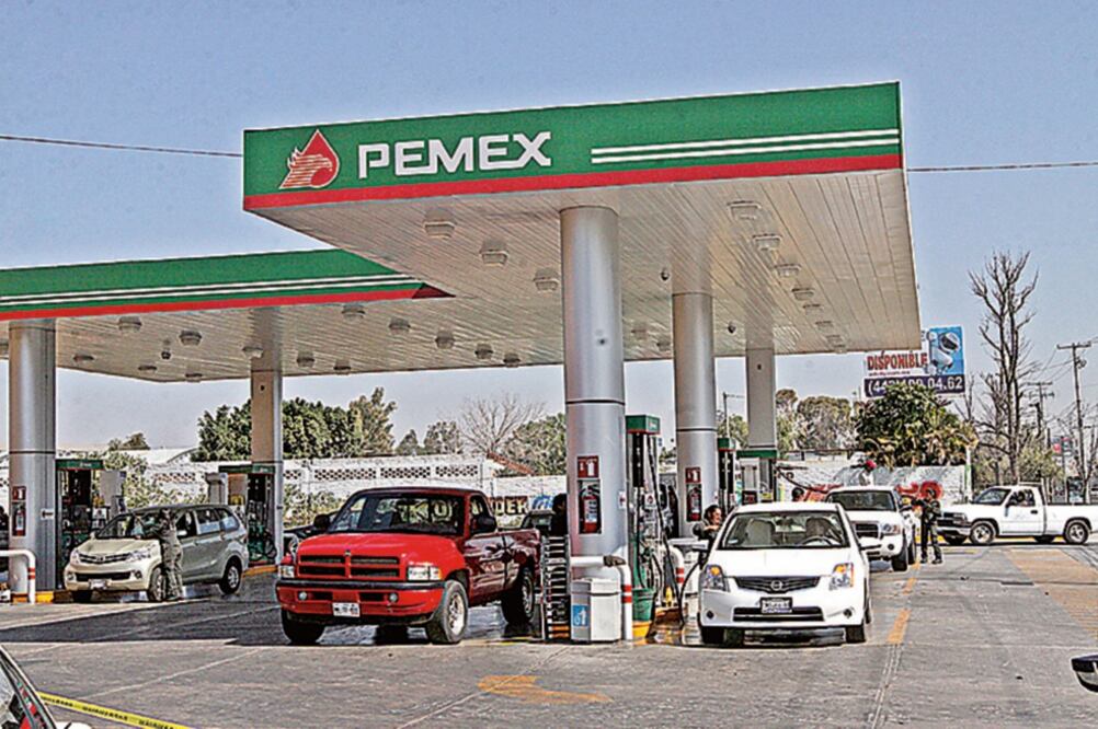 Al menos 10 mil 500 gasolineras tienen un plazo de cuatro meses y 17 días para obtener el aval de la Comisión Reguladora de Energía (ARCHIVO EL UNIVERSAL)