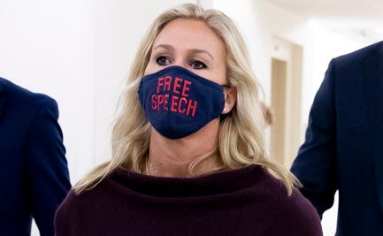 Cámara de Representantes retira asignaciones a republicana por apoyo a teorías de conspiración