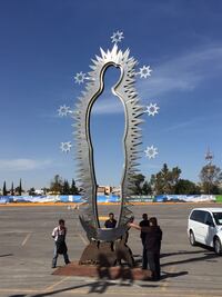 Recorre Eruviel Ávila ruta del Papa en Ecatepec