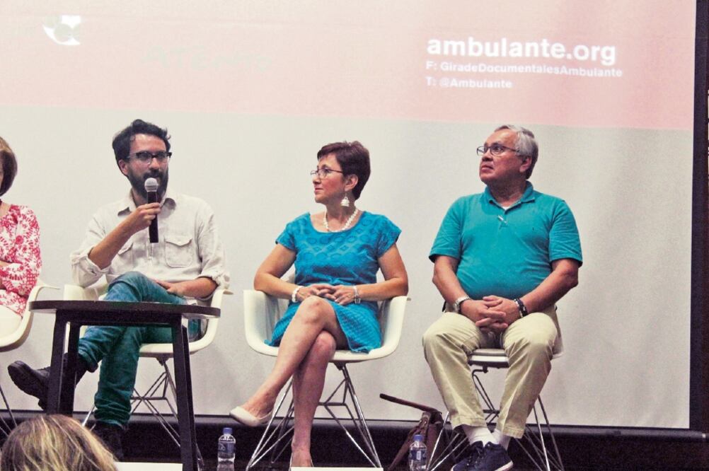 Rosa Mercado y Joel Medina, padres de Jorge Antonio, ultimado hace ocho años junto a otro compañero, presuntamente por militares, aseguran que emprenderán una campaña para limpiar el nombre de los jóvenes. (FRANCISCO RODRÍGUEZ. EL UNIVERSAL)
