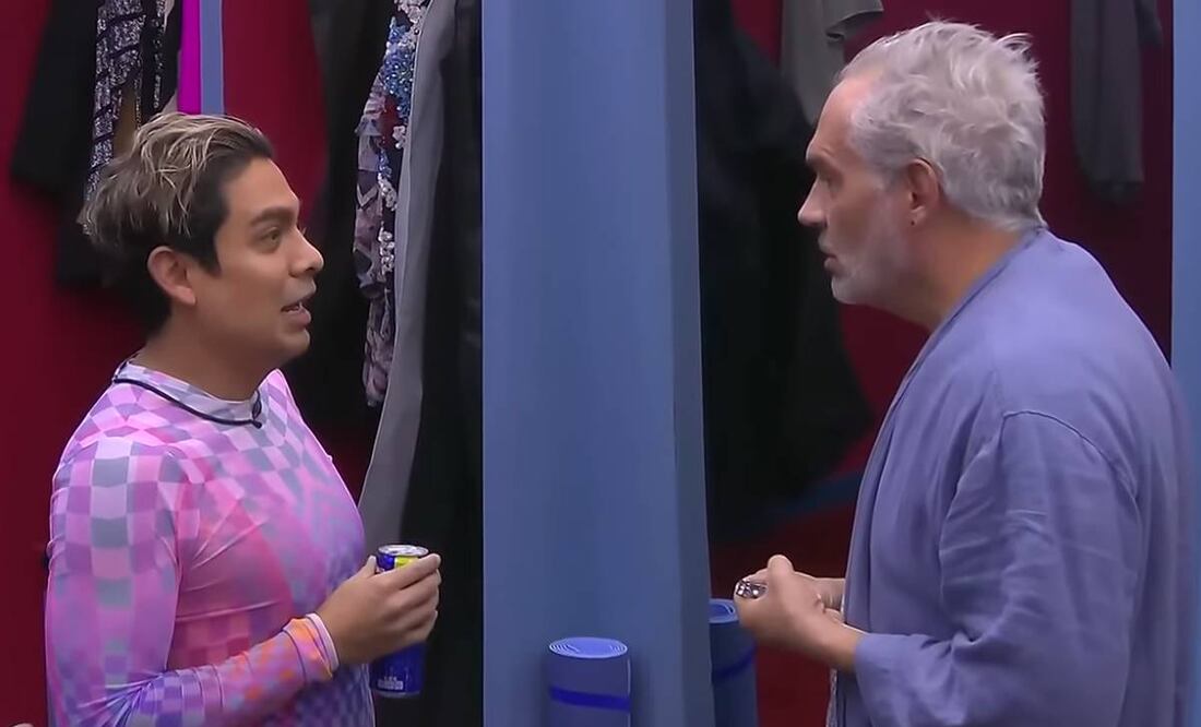 Arath de la Torre confronta a Ricardo Peralta.