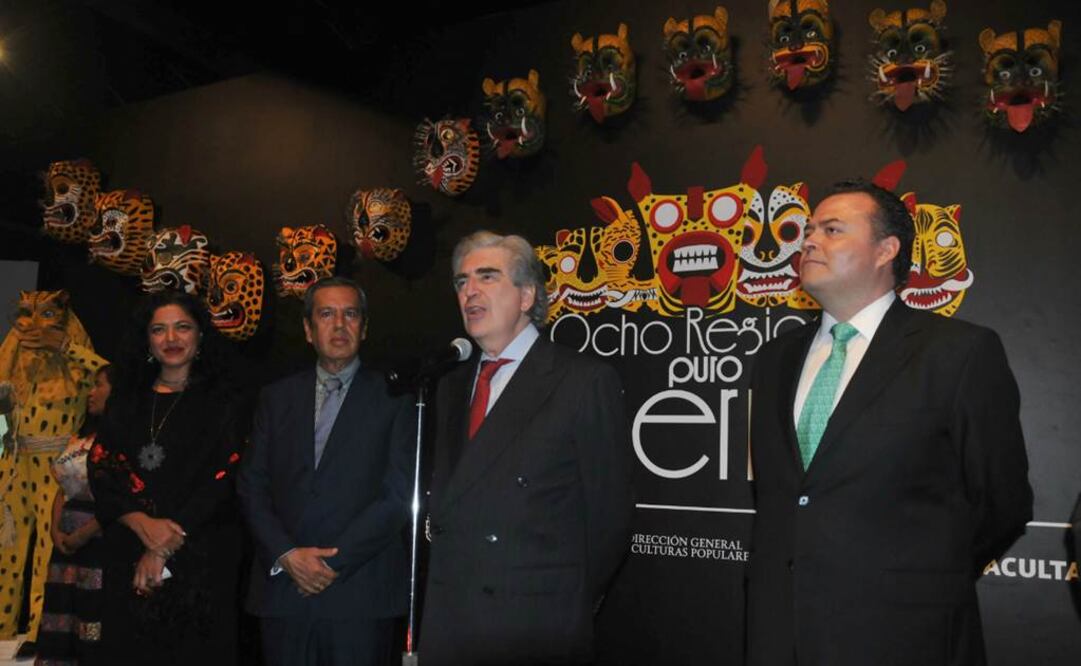 Tovary de Teresa durante la apertura de la muestra junto con el gobernador guerrerense, Rogelio Ortega Martínez. (FOTO: cortesía Conaculta)