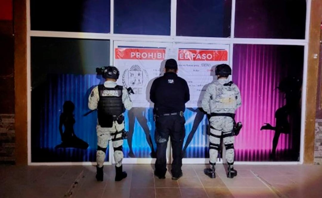 Elementos de la Fiscalía de Quintana Roo rescatan a 14 mujeres mexicanas víctimas de trata y prostitución en dos bares de Cozumel (22/03/2025). Foto: Especial