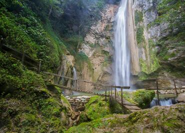 Visita las cascadas de Aconco y un Pueblo Mágico durante este tour