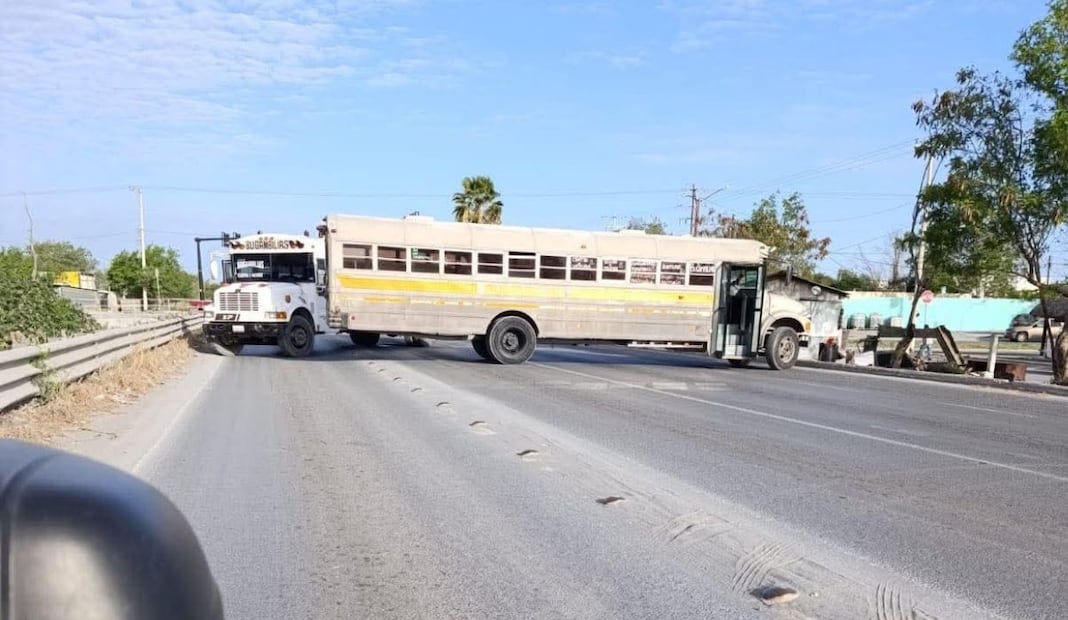 Reynosa amanece incomunicada por bloqueos y quema de vehículos; piden resguardarse ante situación de riesgo. Foto: Especial