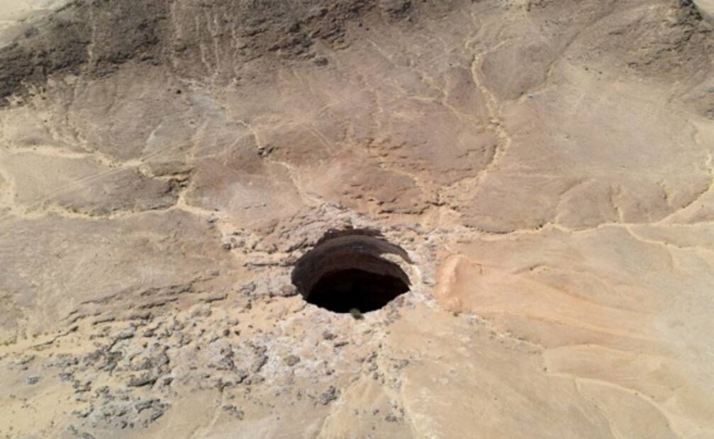 El misterioso “pozo del infierno” en Yemen que fascina a los geólogos