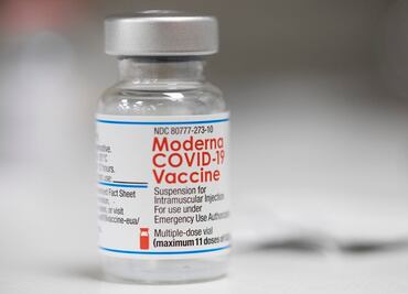 FDA de EU da aprobación total a vacuna de Moderna contra el Covid-19