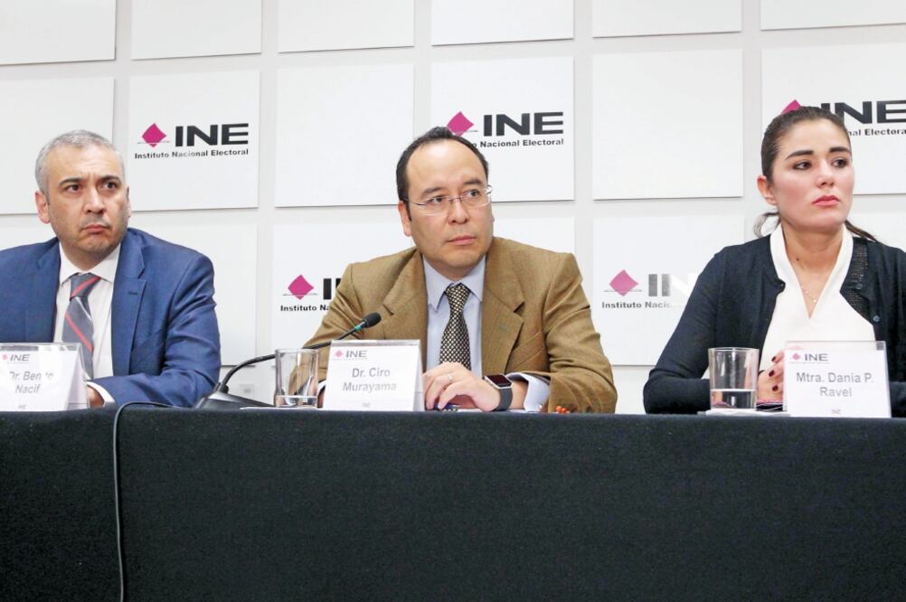 Los consejeros electorales Benito Nacif Hernández, Ciro Murayama Rendón y Dania Ravel Cuevas presentaron el anteproyecto a los partidos políticos. (INE/ CUARTOSCURO.COM)