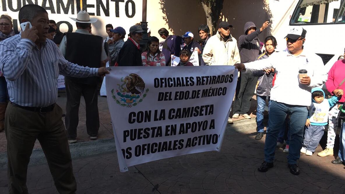 Policías del Estado de México, se manifestaron frente al Tribunal de Justicia Administrativa (XIMENA GARCÍA. EL GRÁFICO)