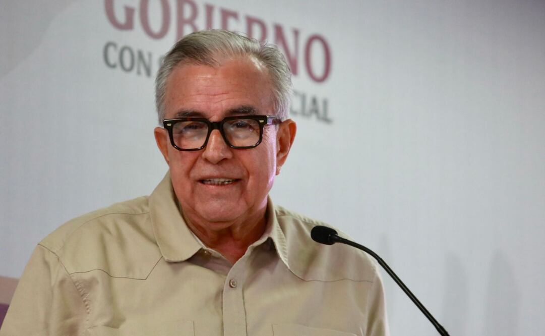 Rubén Rocha Moya anuncia que los policías que no acrediten examen de confianza podrán ser reubicados en área administrativa (18/11/2024). Foto: Especial