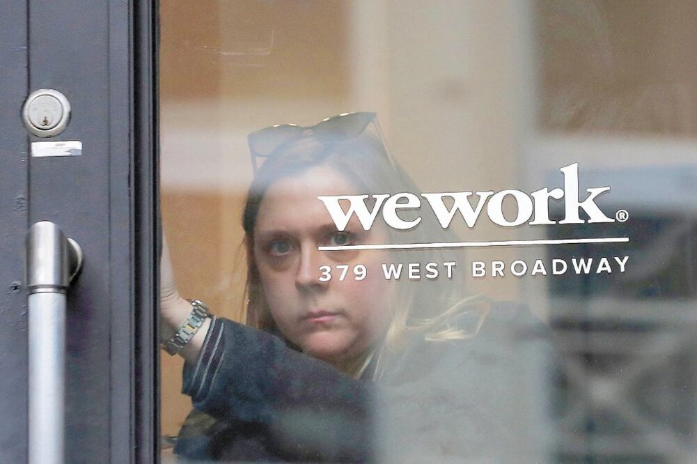 WeWork se especializa en la renta de oficinas y espacios de trabajo compartidos; el corporativo estadounidense acumuló 527 mil miembros al segundo trimestre de este año. Foto: BRENDAN MCDERMID. REUTERS