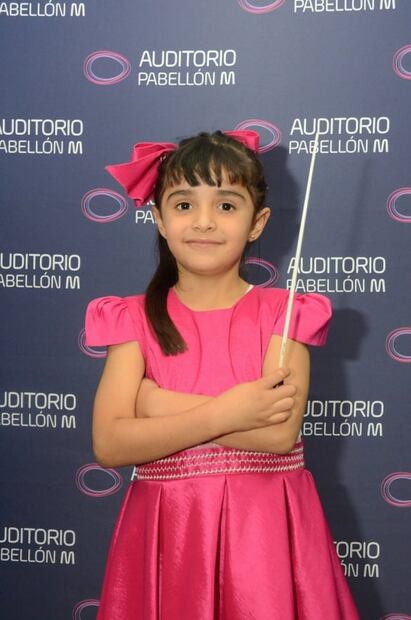 "Alondrita de la Parra" conoce a Alondra de la Parra; acude a su concierto